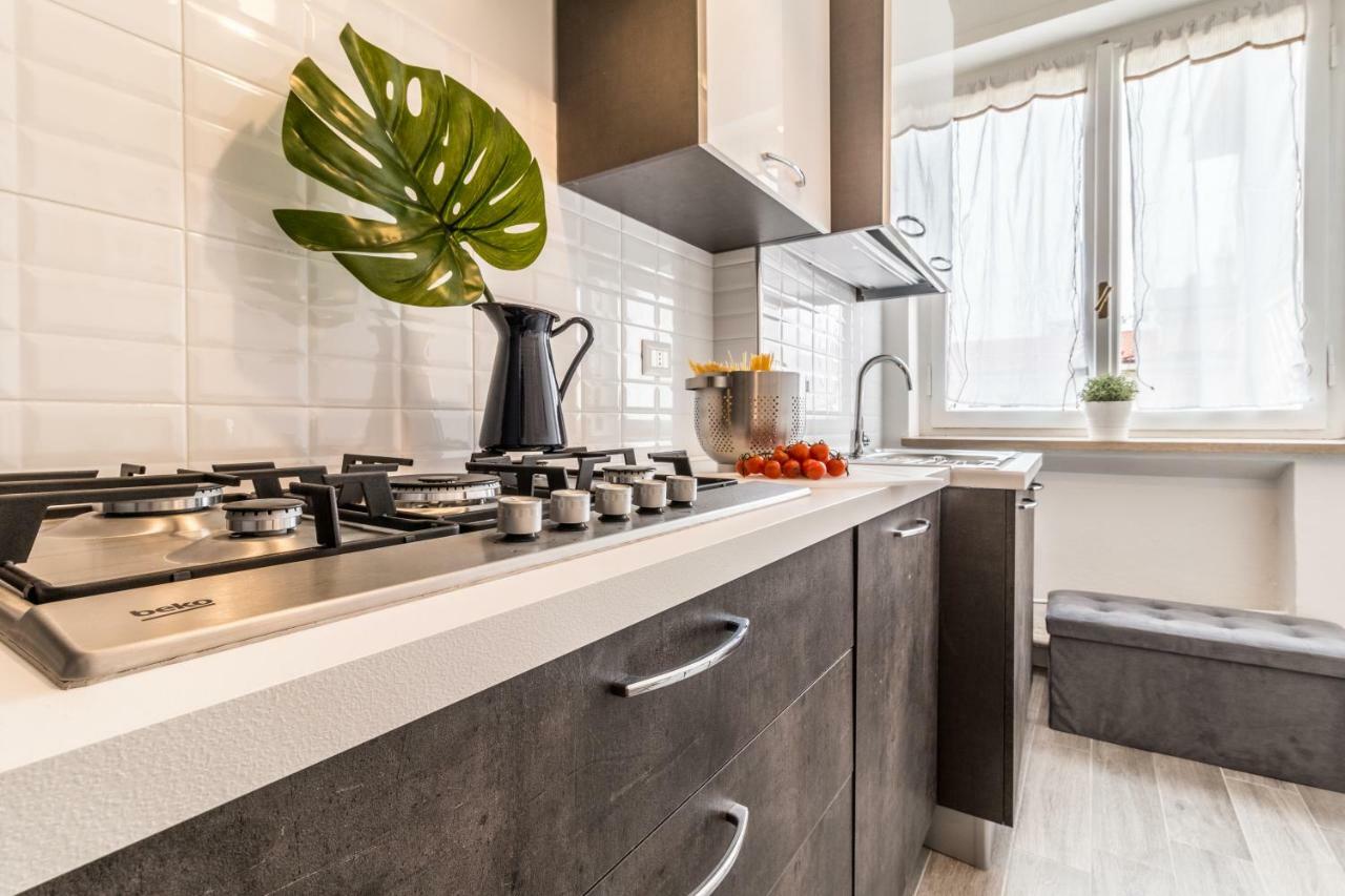 Joivy Modern 1-Bed Flat With Balcony In Portello Milánó Kültér fotó