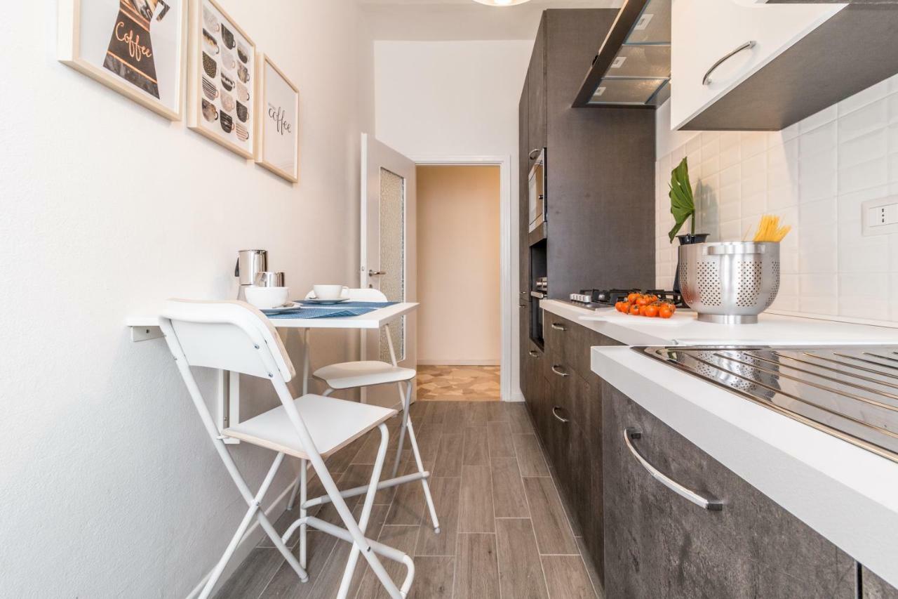Joivy Modern 1-Bed Flat With Balcony In Portello Milánó Kültér fotó